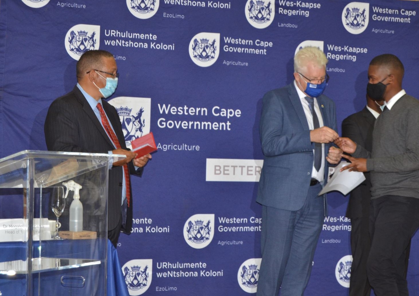 PREMIER ALAN WINDE AND MINISTER MEYER CONGRATULATE DRONE PILOTS